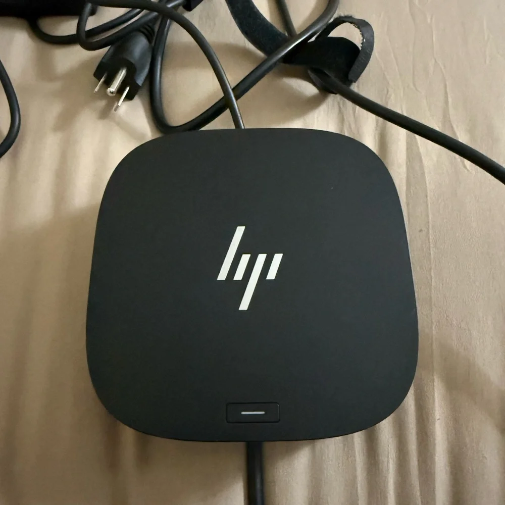 HP Black Charging Station
